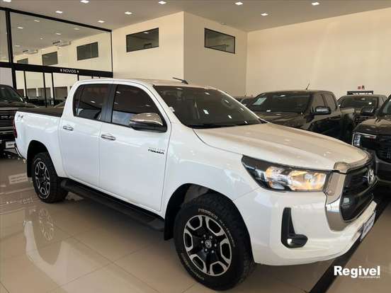 TOYOTA-HILUX-2023
