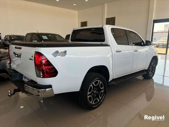 TOYOTA-HILUX-2.8 D-4D TURBO DIESEL CD SRV 4X4 AUTOMÁTICO TOYOTA-HILUX-2023