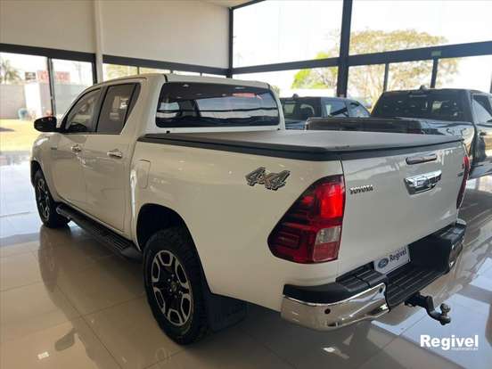 TOYOTA-HILUX-2023