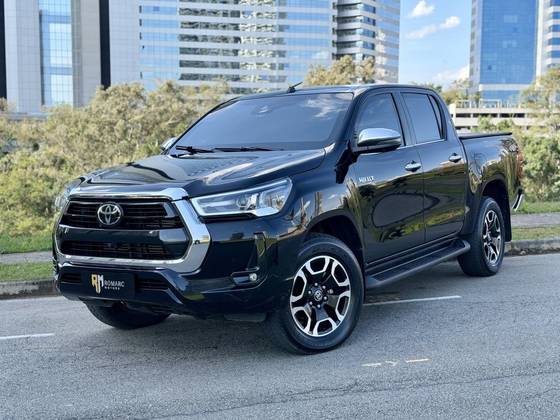 TOYOTA HILUX 2.8 D-4D TURBO DIESEL CD SRX 4X4 AUTOMÁTICO