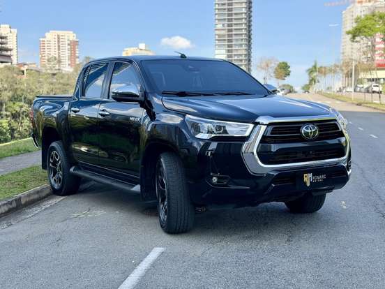 TOYOTA-HILUX-2.8 D-4D TURBO DIESEL CD SRX 4X4 AUTOMÁTICO TOYOTA-HILUX-2022