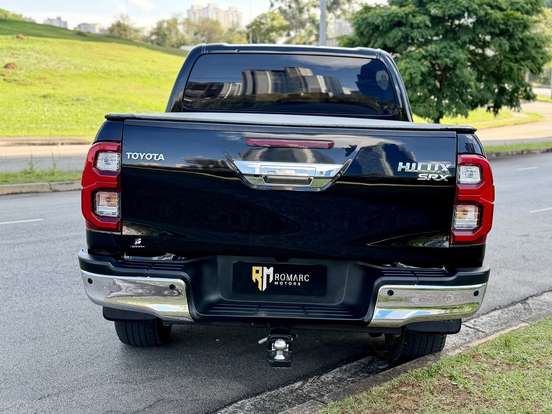 TOYOTA-HILUX-2022