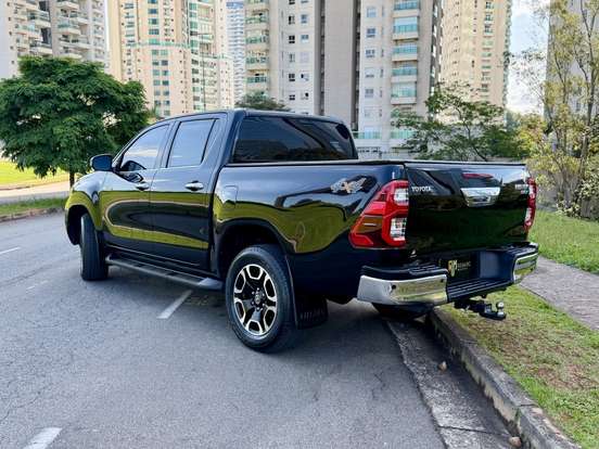 TOYOTA-HILUX-2022