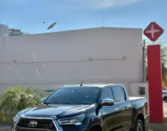 TOYOTA HILUX 2.8 D-4D TURBO DIESEL CD SRX 4X4 AUTOMÁTICO TOYOTA HILUX 2.8 D-4D TURBO DIESEL CD SRX 4X4 AUTOMÁTICO