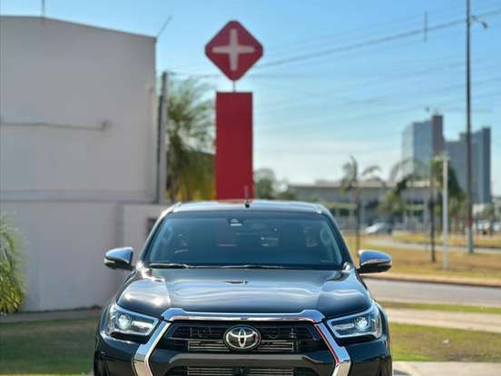 TOYOTA-HILUX-2.8 D-4D TURBO DIESEL CD SRX 4X4 AUTOMÁTICO TOYOTA-HILUX-2022
