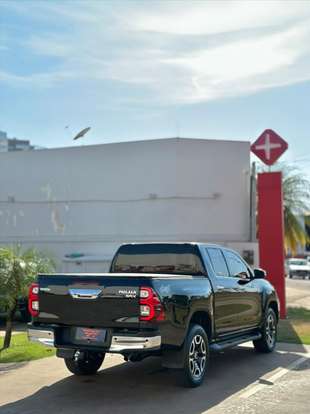 TOYOTA-HILUX-2022