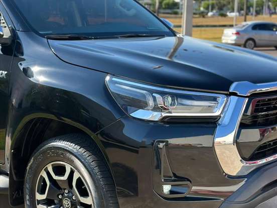 TOYOTA-HILUX-2.8 D-4D TURBO DIESEL CD SRX 4X4 AUTOMÁTICO TOYOTA-HILUX-2022