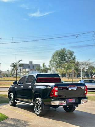 TOYOTA-HILUX-2022