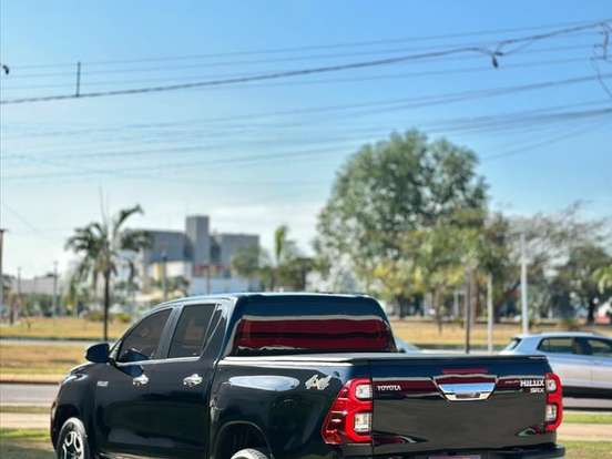 TOYOTA-HILUX-2.8 D-4D TURBO DIESEL CD SRX 4X4 AUTOMÁTICO TOYOTA-HILUX-2022