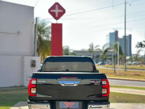 TOYOTA-HILUX-2.8 D-4D TURBO DIESEL CD SRX 4X4 AUTOMÁTICO TOYOTA-HILUX-2022