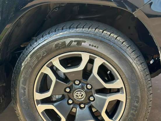TOYOTA-HILUX-2.8 D-4D TURBO DIESEL CD SRX 4X4 AUTOMÁTICO TOYOTA-HILUX-2022