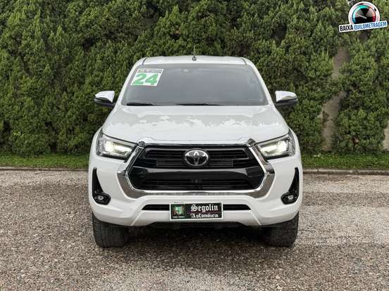 TOYOTA-HILUX-2023