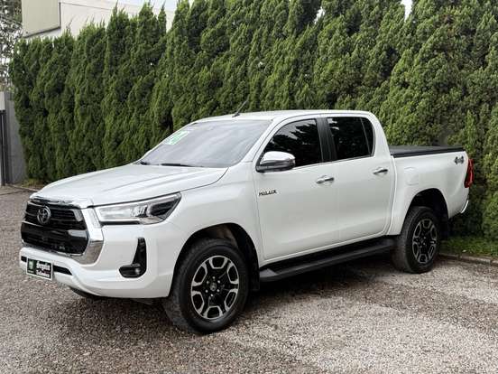TOYOTA-HILUX-2.8 D-4D TURBO DIESEL CD SRX 4X4 AUTOMÁTICO TOYOTA-HILUX-2023