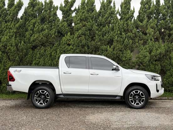 TOYOTA-HILUX-2023