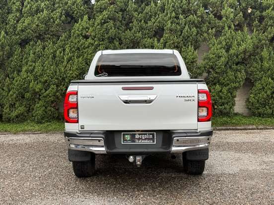 TOYOTA-HILUX-2.8 D-4D TURBO DIESEL CD SRX 4X4 AUTOMÁTICO TOYOTA-HILUX-2023