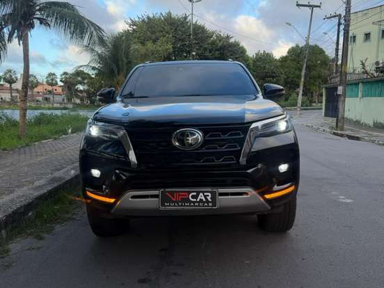 TOYOTA-HILUX-2.8 D-4D TURBO DIESEL CD SRX 4X4 AUTOMÁTICO TOYOTA-HILUX-2021