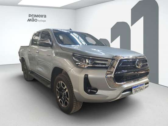 TOYOTA-HILUX-2.8 D-4D TURBO DIESEL CD SRX 4X4 AUTOMÁTICO TOYOTA-HILUX-2025