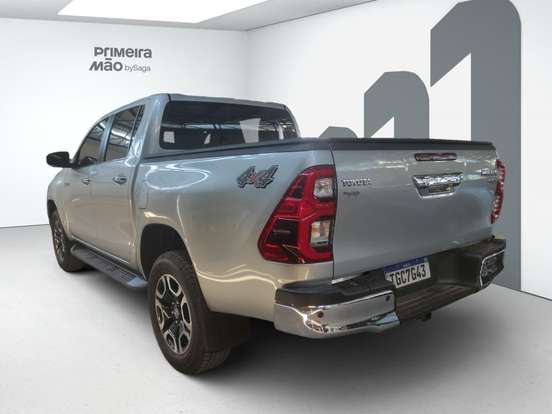 TOYOTA-HILUX-2.8 D-4D TURBO DIESEL CD SRX 4X4 AUTOMÁTICO TOYOTA-HILUX-2025
