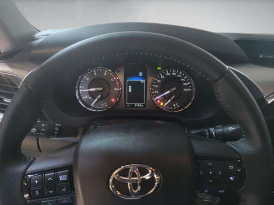 TOYOTA-HILUX-2025