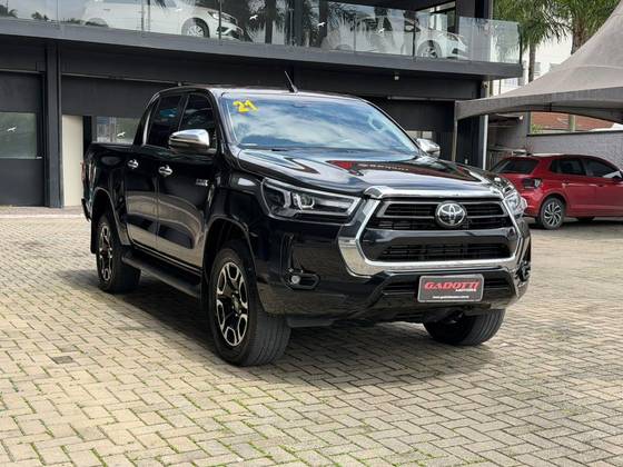 TOYOTA HILUX 2.8 D-4D TURBO DIESEL CD SRX 4X4 AUTOMÁTICO