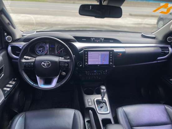 TOYOTA-HILUX-2.8 D-4D TURBO DIESEL CD SRX 4X4 AUTOMÁTICO TOYOTA-HILUX-2020