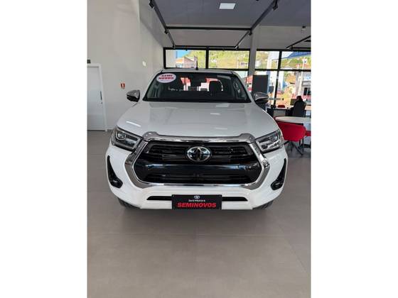 TOYOTA HILUX 2.8 D-4D TURBO DIESEL CD SRX 4X4 AUTOMÁTICO