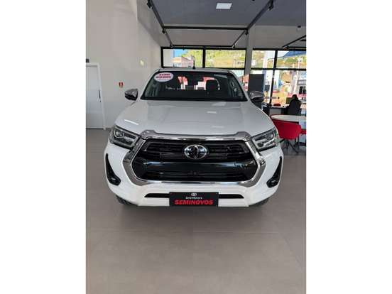 TOYOTA-HILUX-2023