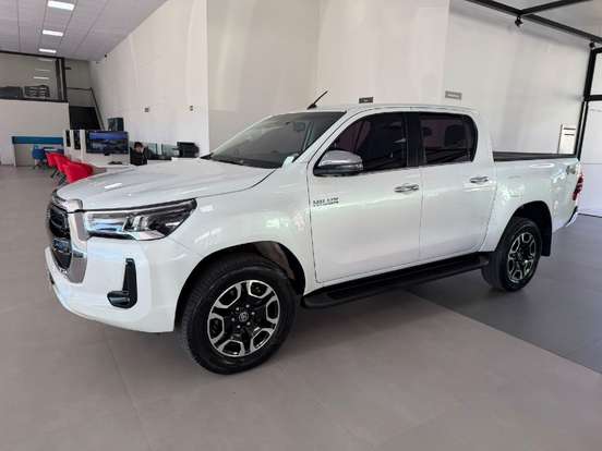 TOYOTA-HILUX-2.8 D-4D TURBO DIESEL CD SRX 4X4 AUTOMÁTICO TOYOTA-HILUX-2023