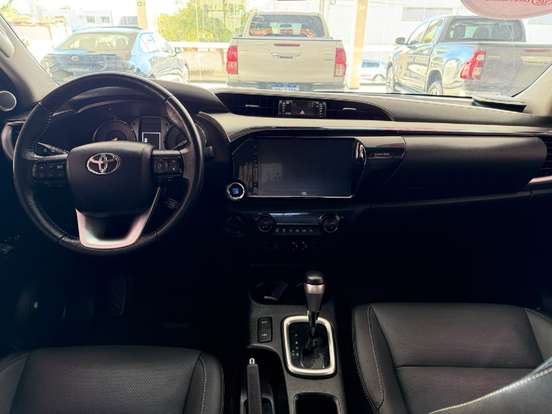 TOYOTA-HILUX-2.8 D-4D TURBO DIESEL CD SRX 4X4 AUTOMÁTICO TOYOTA-HILUX-2023