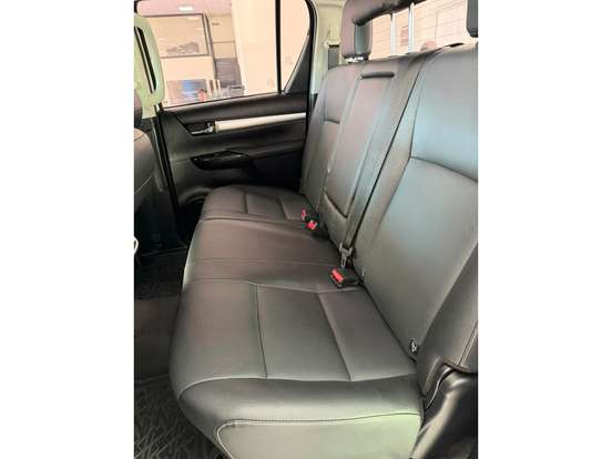 TOYOTA-HILUX-2023