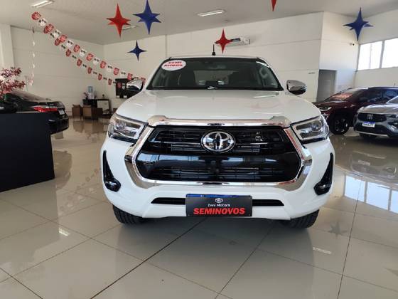 TOYOTA HILUX 2.8 D-4D TURBO DIESEL CD SRX 4X4 AUTOMÁTICO