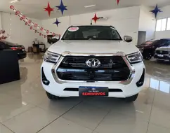 TOYOTA HILUX 2.8 D-4D TURBO DIESEL CD SRX 4X4 AUTOMÁTICO TOYOTA HILUX 2.8 D-4D TURBO DIESEL CD SRX 4X4 AUTOMÁTICO