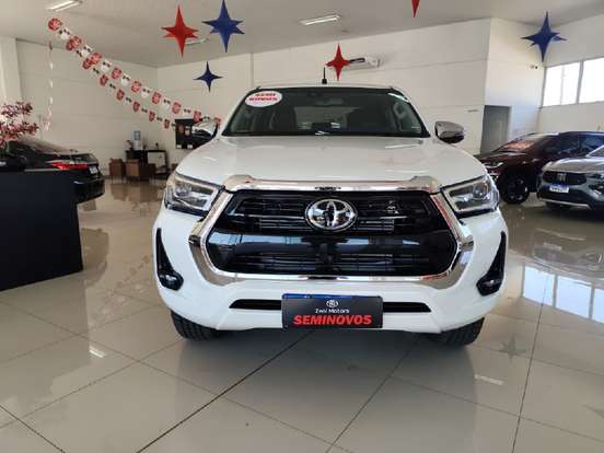 TOYOTA-HILUX-2.8 D-4D TURBO DIESEL CD SRX 4X4 AUTOMÁTICO TOYOTA-HILUX-2025