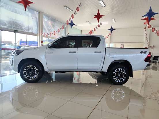 TOYOTA-HILUX-2025