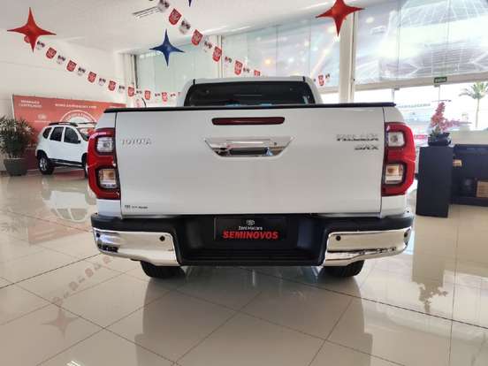TOYOTA-HILUX-2025