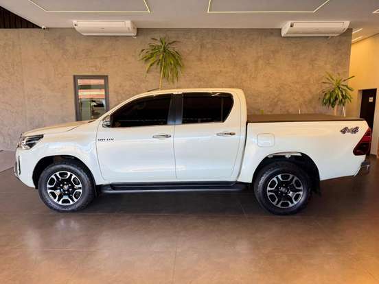 TOYOTA-HILUX-2.8 D-4D TURBO DIESEL CD SRX 4X4 AUTOMÁTICO TOYOTA-HILUX-2021