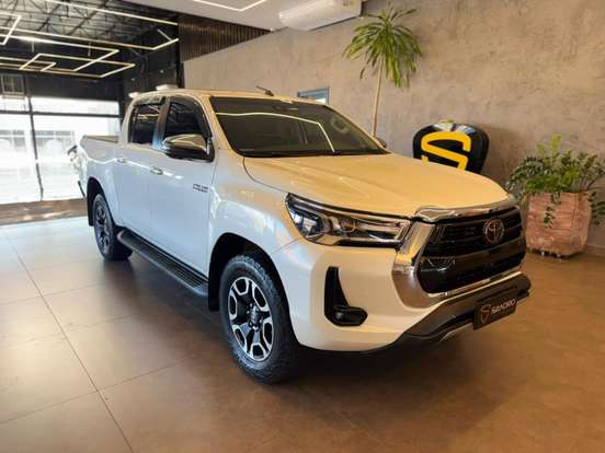 TOYOTA-HILUX-2021