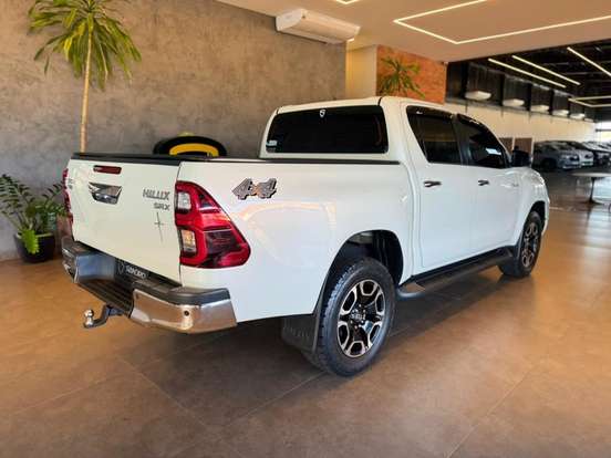TOYOTA-HILUX-2.8 D-4D TURBO DIESEL CD SRX 4X4 AUTOMÁTICO TOYOTA-HILUX-2021