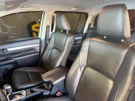 TOYOTA-HILUX-2021