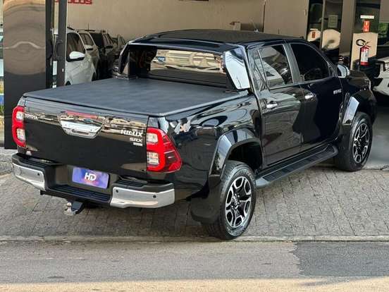 TOYOTA-HILUX-2.8 D-4D TURBO DIESEL CD SRX PLUS 4X4 AUTOMÁTICO TOYOTA-HILUX-2024