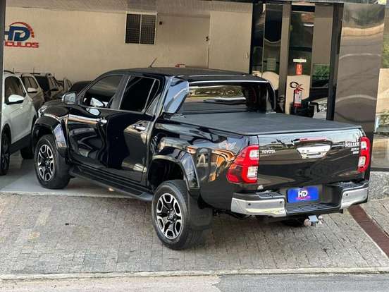 TOYOTA-HILUX-2024