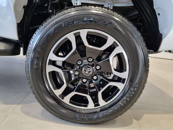 TOYOTA-HILUX-2026