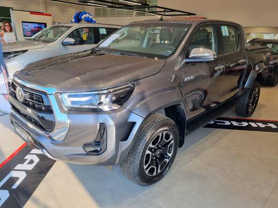 TOYOTA HILUX 2.8 D-4D TURBO DIESEL CD SRX PLUS 4X4 AUTOMÁTICO