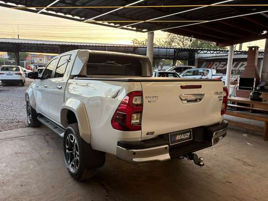 TOYOTA-HILUX-2.8 D-4D TURBO DIESEL CD SRX PLUS 4X4 AUTOMÁTICO TOYOTA-HILUX-2026