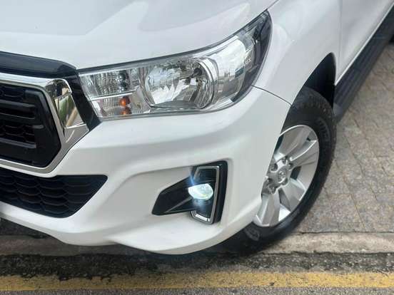 TOYOTA-HILUX-2019