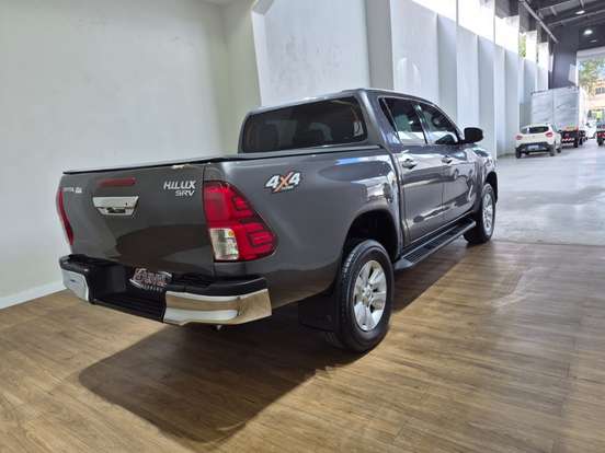 TOYOTA-HILUX-2017