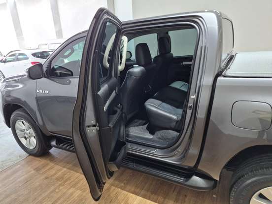 TOYOTA-HILUX-2017