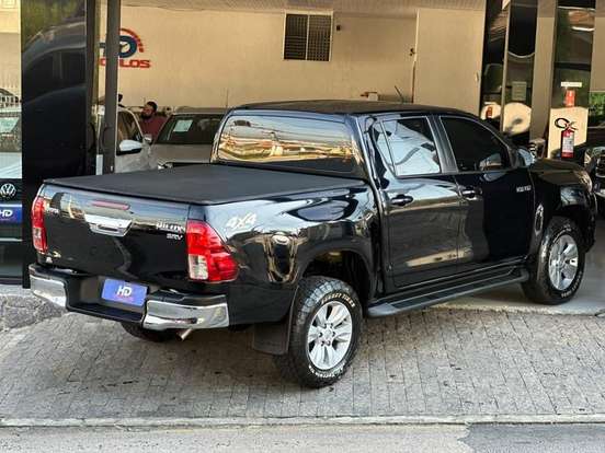 TOYOTA-HILUX-2017