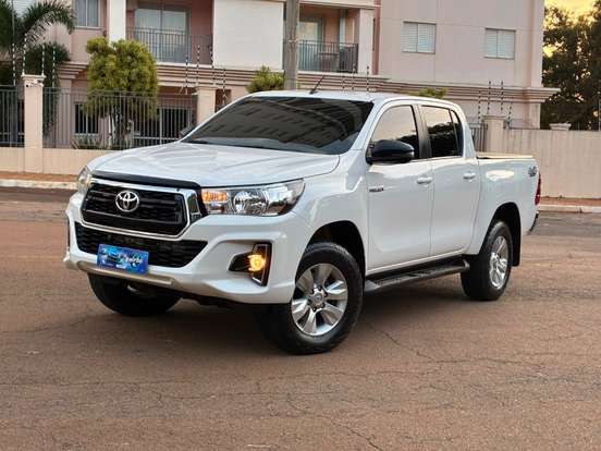 TOYOTA-HILUX-2019