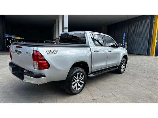 TOYOTA-HILUX-2.8 SRX 4X4 CD 16V DIESEL 4P AUTOMÁTICO TOYOTA-HILUX-2016